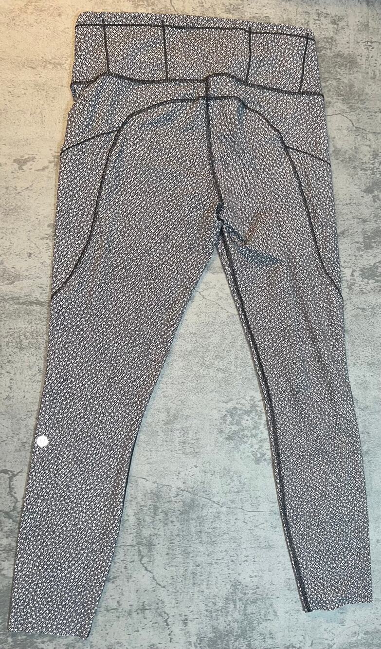Lululemon Size 10 Tight Stuff II Black White Geometric Print Leggings Pockets